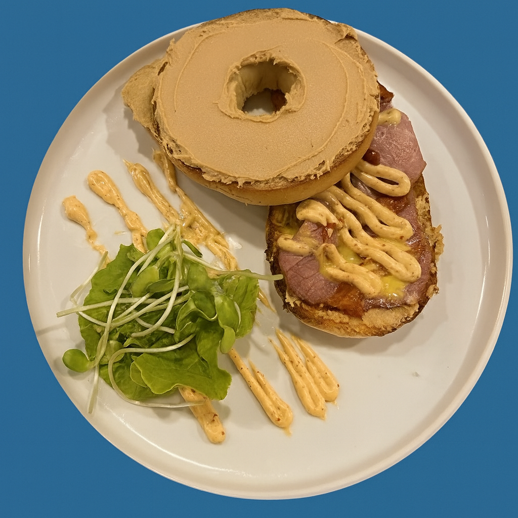 Crispy ham bagel with sriracha mayo and fresh salad