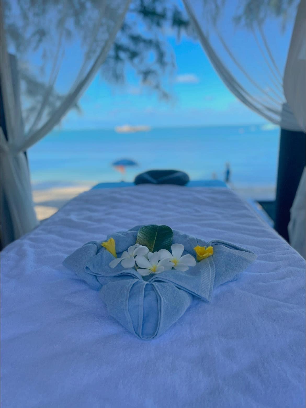 Wellness bed overlooking the sea
